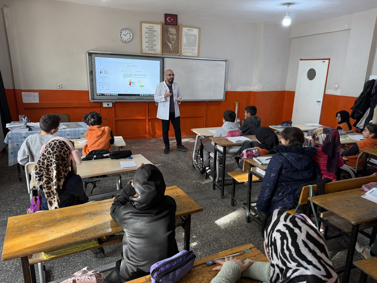 Müdürlüğümüz Eğitim Birimi tarafından Gelinkaya İlkokuluna “Akılcı İlaç ve  Hijyen” eğitimi verilmiştir. <a href="/halksagligigm/">Halk Sağlığı Genel Müdürlüğü</a> <a href="/mardinilsaglik/">Mardin İl Sağlık Müdürlüğü</a> <a href="/sbsggm/">Sağlığın Geliştirilmesi</a>
