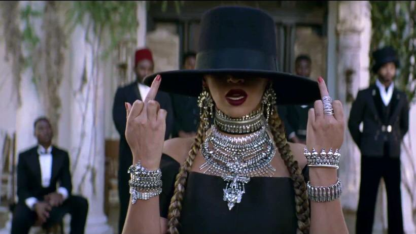 sboficial's tweet photo. ATEMPORAL! Há 10 anos, Beyoncé lançava Formation.

Vencedora do Grammy de "Melhor Videoclipe", a faixa gerou discussões sobre cultura, racismo e política e é considerada uma das melhores músicas de todos os tempos.
