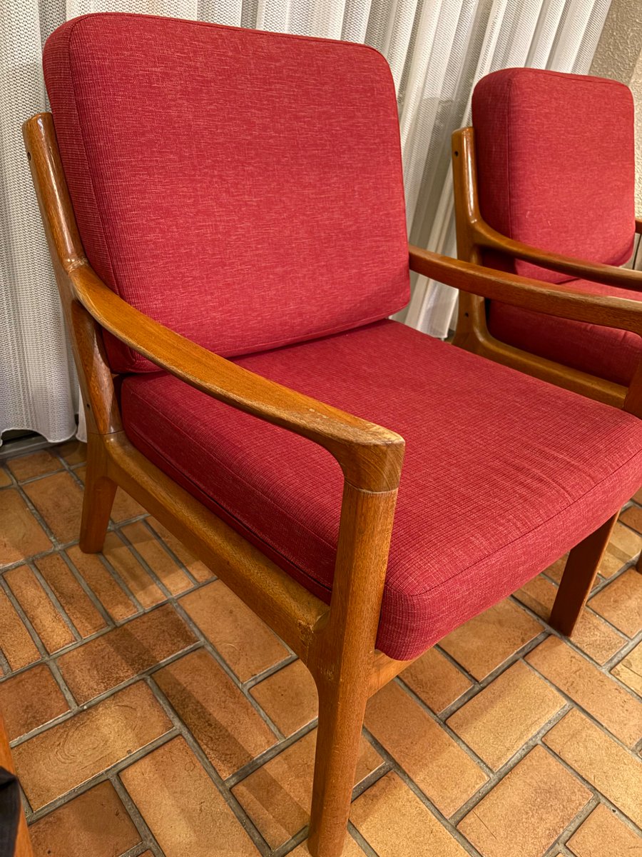 rottann's tweet photo. どなたか椅子に詳しい方、千里阪急ホテルのロビーにあるこのチェアのメーカーや型番をご教示いただけませんでしょうか？！フロントの方にお尋ねしても不明で椅子の裏や後ろにも特にメーカー名なども見当たりませんでした。とても気に入ったので購入したいと思っています。 https://t.co/M0Vh6jmDqc