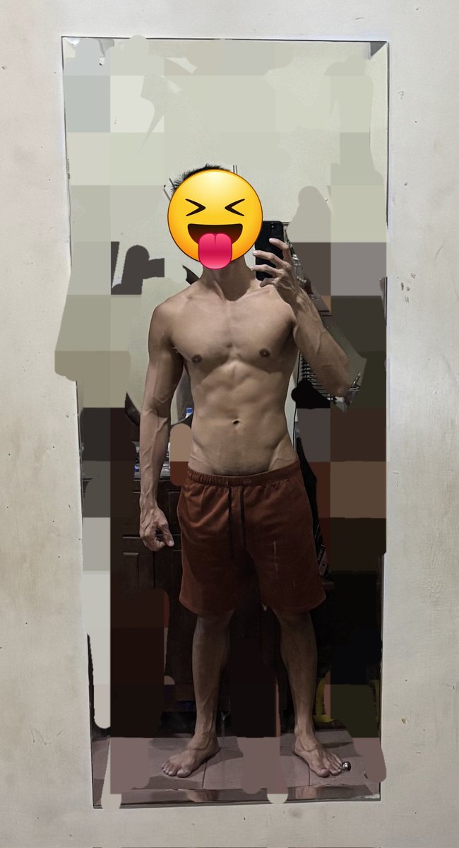 Sesekali celananya dipake wkwk