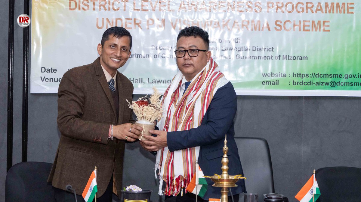 BrMSMEDFOAizawl's tweet photo. A District Level Awareness Programme on the PM Vishwakarma Scheme was organized on 28.01.2026 at the DC Conference Hall, Lawngtlai, by the Br. MSME–Development and Facilitation Office (DFO), Aizawl, under the Ministry of Micro, Small and Medium Enterprises, Government of India. https://t.co/PHDtWhaPRS