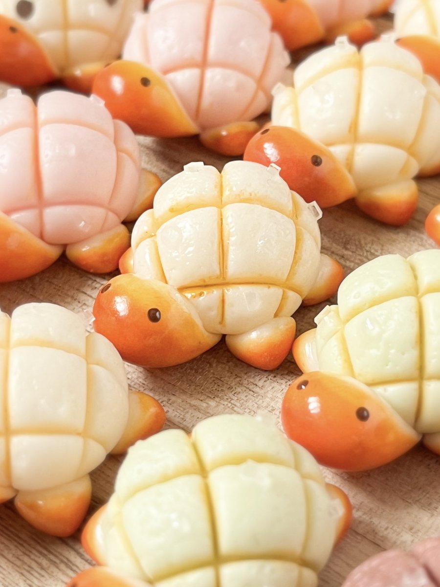 same2bakery's tweet photo. 5色のカラフルカメロンパン🌈 https://t.co/0JxNJy0dl0
