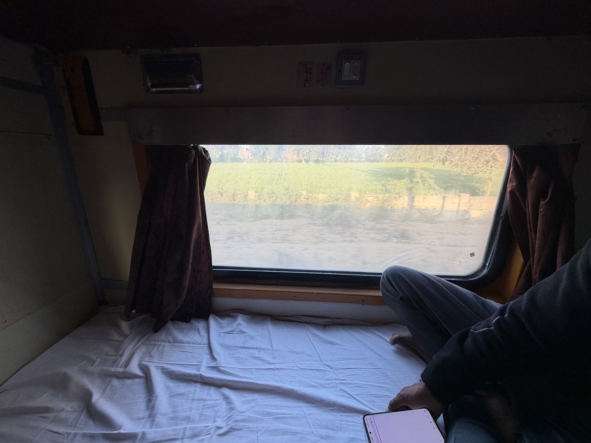 igopik's tweet photo. Mid long route train, approx 1000 km of journey for 16 plus hours and there is no charging point in 2nd AC coach cabins ( for side seats).  

Train no 12191

@RailMinIndia @Central_Railway https://t.co/GaxWQjNhbk