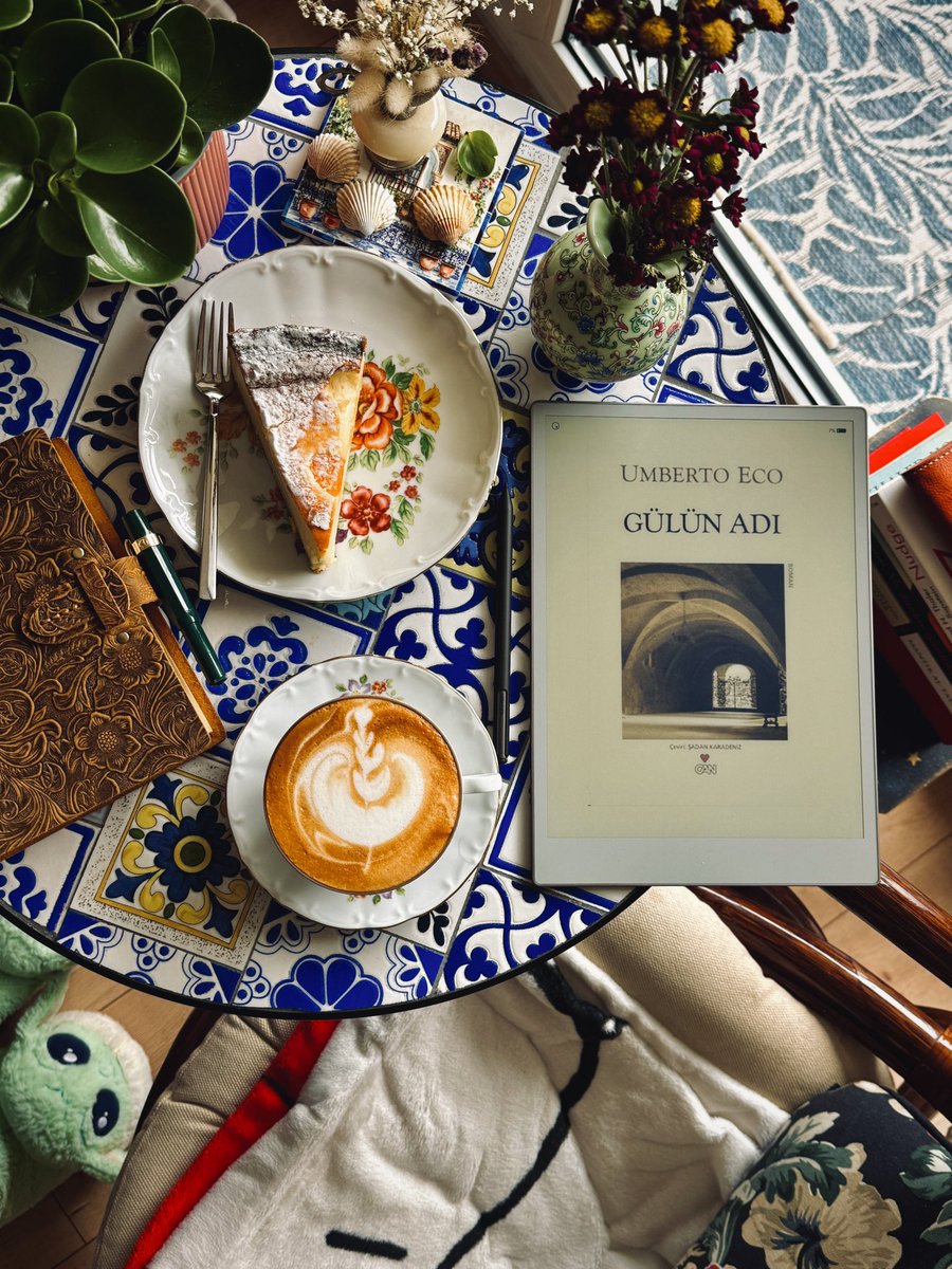 Daha okumadığım yüzlerce iyi kitap olması fikri, yaşama duyduğum heyecanımı taze tutuyor. Onlarca yazar, her biri ayrı pencere, her kitap farklı dünya. Okumak güzel.