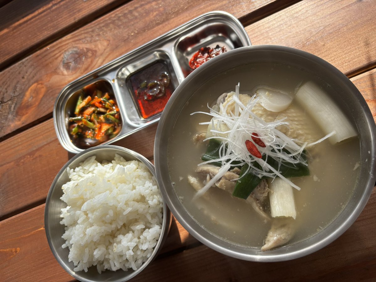 最近の津ヶ谷キッチンのごはんは
・魯肉飯
・タッカンマリ
です。

タッカンマリもうしばらくやる予定…(調理師の気がひとまず済むまで…)
おいしいです！タレ類もキムチも手作りです〜〜