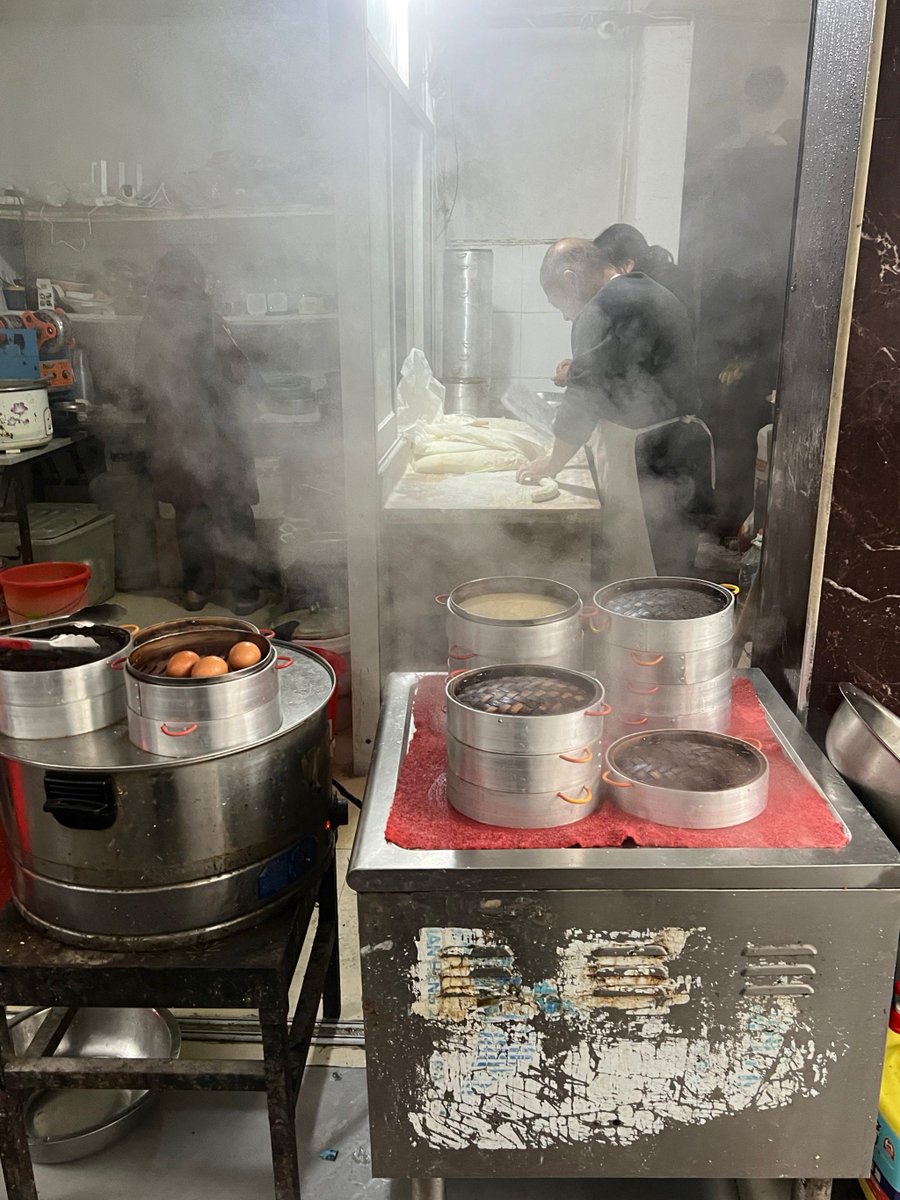 paaaaaassion's tweet photo. Savor the crispy-sweet street snack! Golden fried dough sticks (youtiao) dusted with sugar—hot, crunchy, and full of nostalgic joy. Grab one for a quick bite while strolling! https://t.co/XKyzD1gNiT