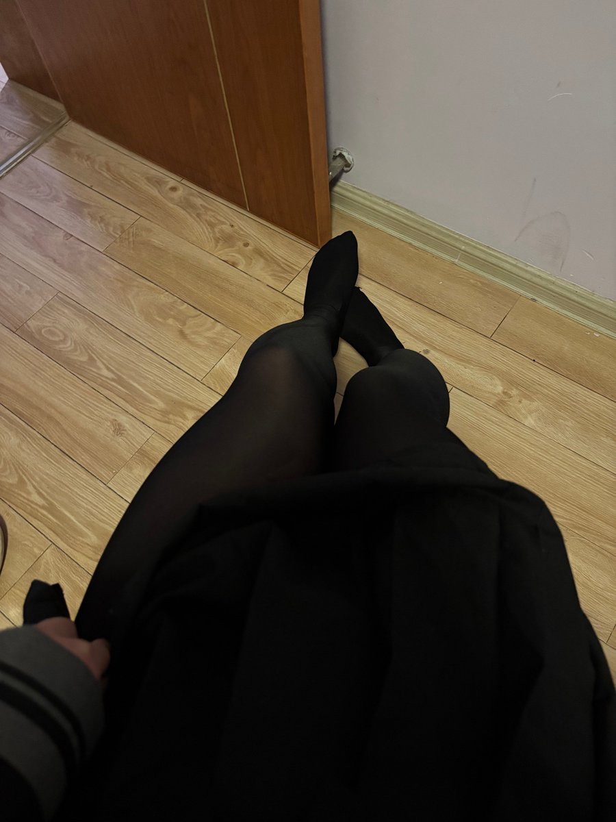 SNerv3's tweet photo. 今天穿裤袜好冷呀，原本准备出门就算啦，如果喜欢就好好打出来吧，大家喜欢我会继续发的 #伪娘母狗 #伪娘勾引 #伪娘骚货 https://t.co/Qp7FZB01bA