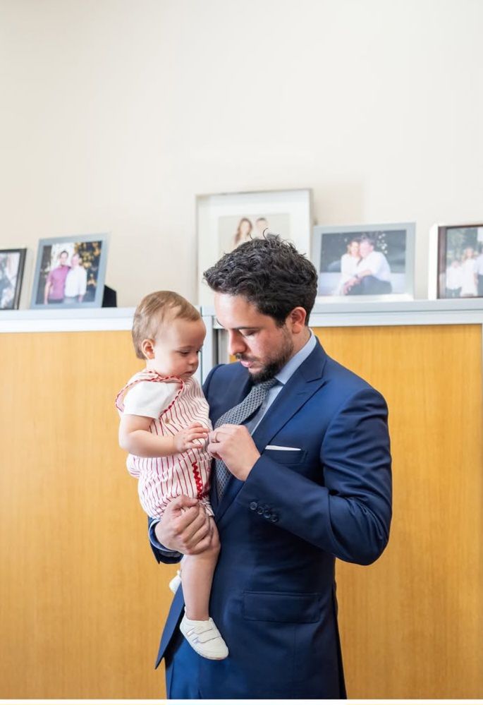 المصور الخاص لولي العهد ينشر صورة لسموه تجمعه بالأميرة إيمان بنت الحسين في مكاتب الحسينية

#جريدة_الغد #الأردن