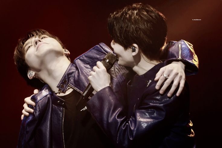 #어깨즈core 
뀨가 다가가면 쩡이 피하고
쩡이 다가가면 뀨가 피함