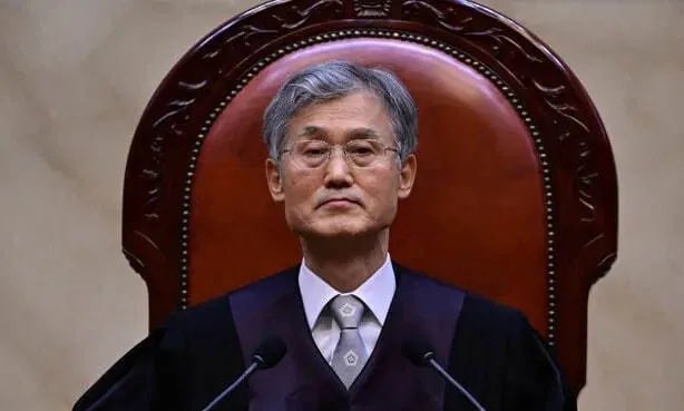 “내가 빙다리 핫바지로 보이냐?”

공안검사에 동조하며 일반 시민을 간첩으로 만들며 평범한 사람의 인생을 망치며 이만큼 올리온 ‘조희대’가 입법부 고작 4년짜리 무서워할줄 알았냐?

대통령은 5년!
국회의원은 4년!

사법부는 영원하다! 🤩

“덤벼라! 검사 탄핵도 못하는 것들이”