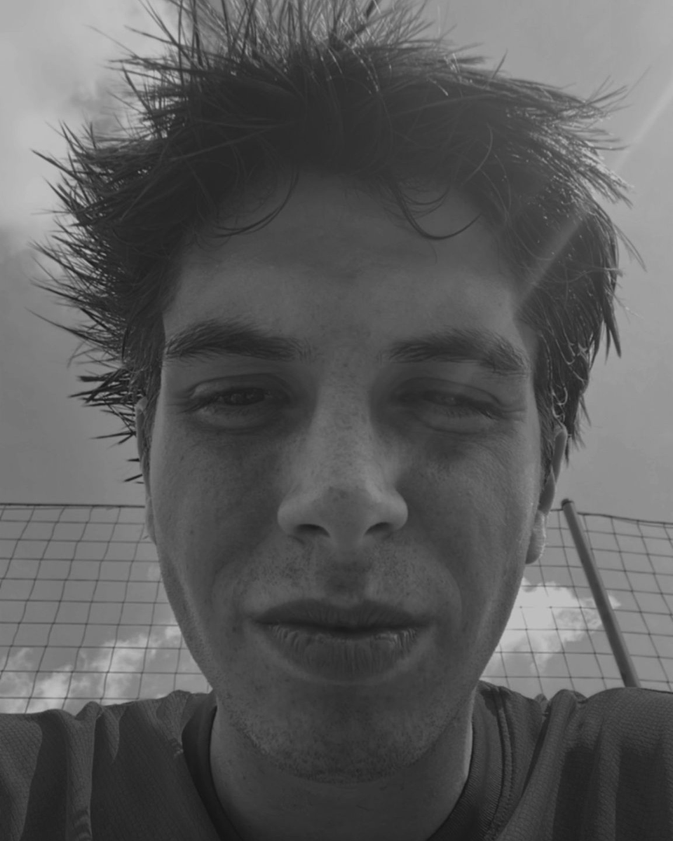 Hace pocos días, Marco cumplió 22 años.
De ser todo un experto en FIFA en nuestro equipo #PelonesJugones a vivir cada instante con la sabiduría que da haber superado un cáncer. Toda una lección de vida 💪
Siempre fuiste un grande, amigo, y cada día lo eres un poco más 💙.