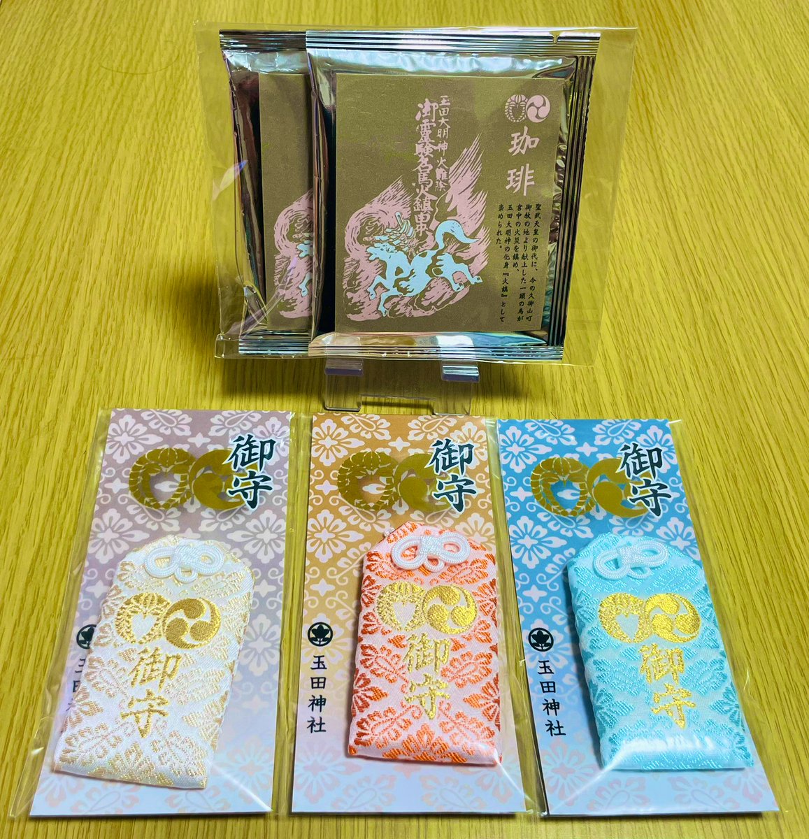 mo2papagoshuin's tweet photo. 今日は月詣で玉田神社さんへ⛩️
御朱印は猫の日御朱印と切り絵御朱印をお願いしてきました🙇🏻
いつも有難うございます🙏
今回はお守りを購入✨
久御山のコーヒーブランドKFKさん☕️と玉田神社さんとのオリジナルブレンドを頂きました😆
楽しみ〜✨
#玉田神社
#ええとこくみやま
#KFK https://t.co/IBbxsnmk0n