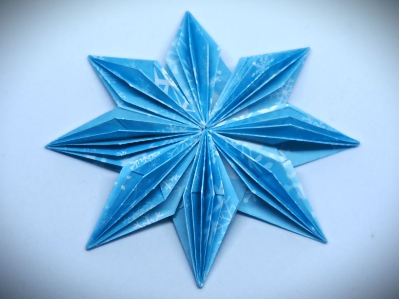 今日は、スノーフレークを作ってみました❄️
7.5×7.5cm8枚
それぞれ折って貼り付けて
せっかくならと、雪の結晶柄の折り紙を使用してみました✨
また強い寒気がやってくるようで、お気をつけ下さい🙂

そろそろ寝よ。
おやすみなさいませ😴