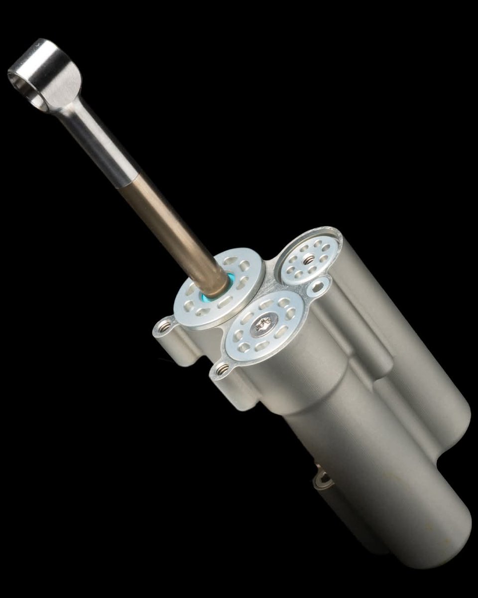 ScarbsTech's tweet photo. An @Ohlinsracing #F1 spec damper.
F1 dampers used to use fixed valving, swapping the entire unit for a different spec, rather than adjust it
But, with the bouncing problems since 2022, they returned to being adjustable, to react to the cars behaviour through the weekend.
#F1tech https://t.co/bguWp9pH65