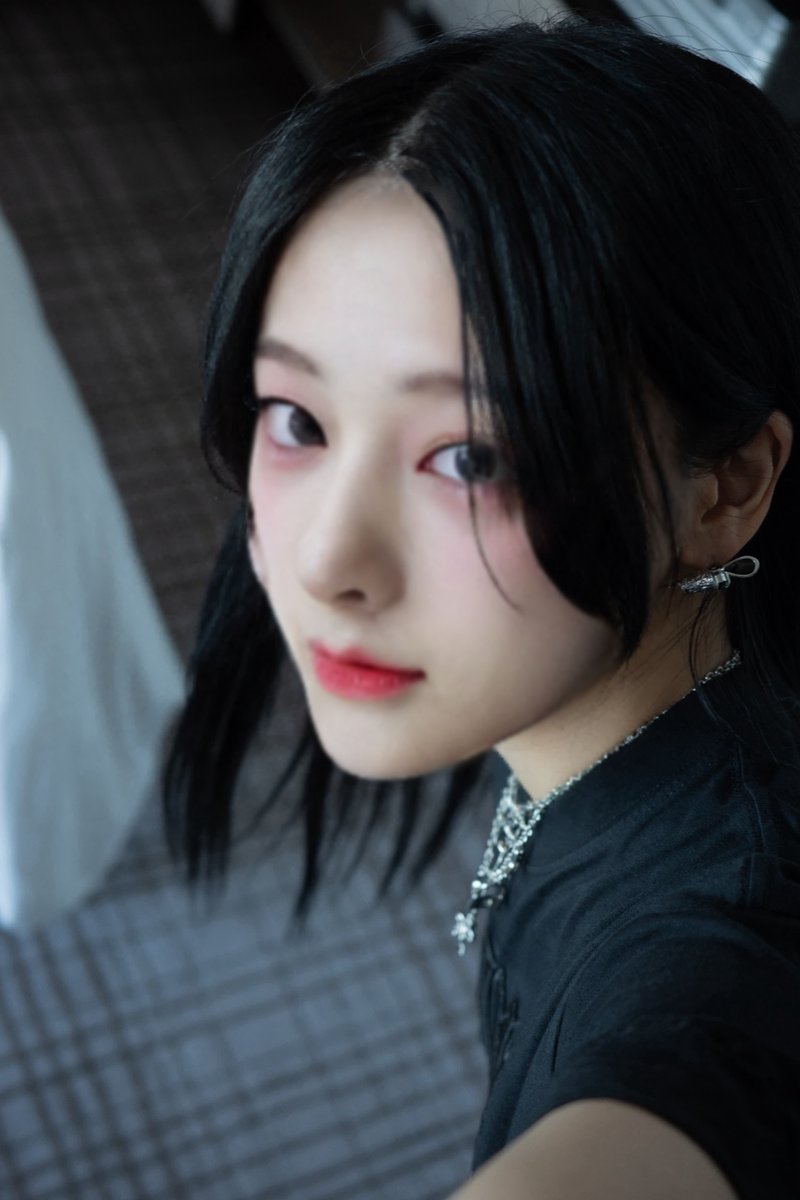 님들 눈나가 몸팔면 사먹을거임?
🌔