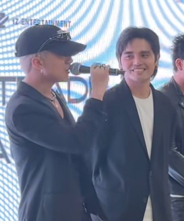 Kung ako si Josh Cullen, baka natunaw na ako. Tignan ka ba naman ng crush mo nang ganyan 😭🫠

© 1Z Entertainment (fb story)