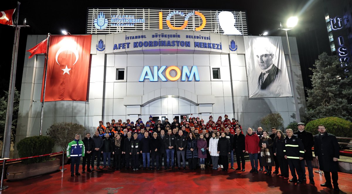 Tam 3 yıl önce, saat 04.17’de kalbimizde açılan yara hala taze.

Bugün aynı saatte, İBB 2. Başkan Vekilimiz Gökhan Gümüşdağ, Genel Sekreterimiz Prof. Dr. Volkan Demir, Genel Sekreter Yardımcımız Murat Yazıcı, Genel Sekreter Yardımcı Vekilimiz Remzi Albayrak, İBB Afet İşleri ve