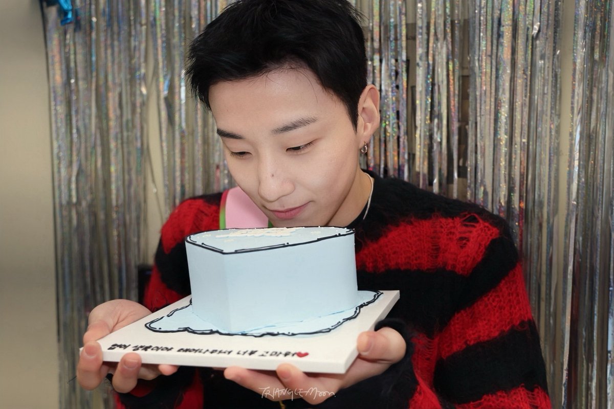 260206 𝙅𝙊𝙉𝙂𝙐𝙋 𝘽-𝘿𝘼𝙔 𝙁𝙍𝘼𝙈𝙀 𝙀𝙑𝙀𝙉𝙏

아기가 몇개월이에요?
   ㄴ 372개월이요🍼

#문종업 #MOONJONGUP #文鐘業
#종잡을수없는종업생일