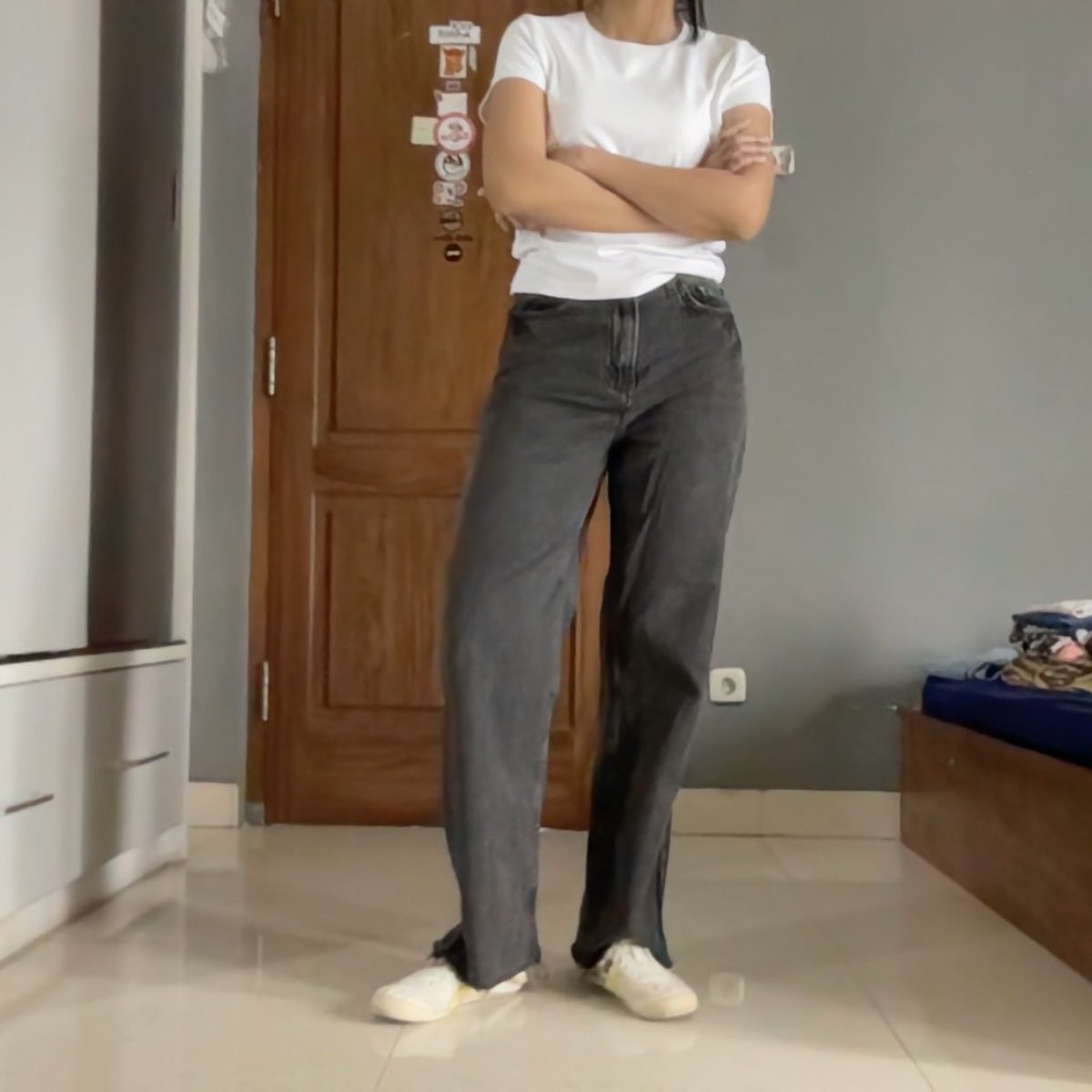 nnembalap's tweet photo. wts preloved jeans #zonauang 50 aja each co di oren https://t.co/b3kTLYCz8J
- hitam highwaist h&amp;m
- denim levis high waist 
Detail di oren https://t.co/9IWKrBxDFB