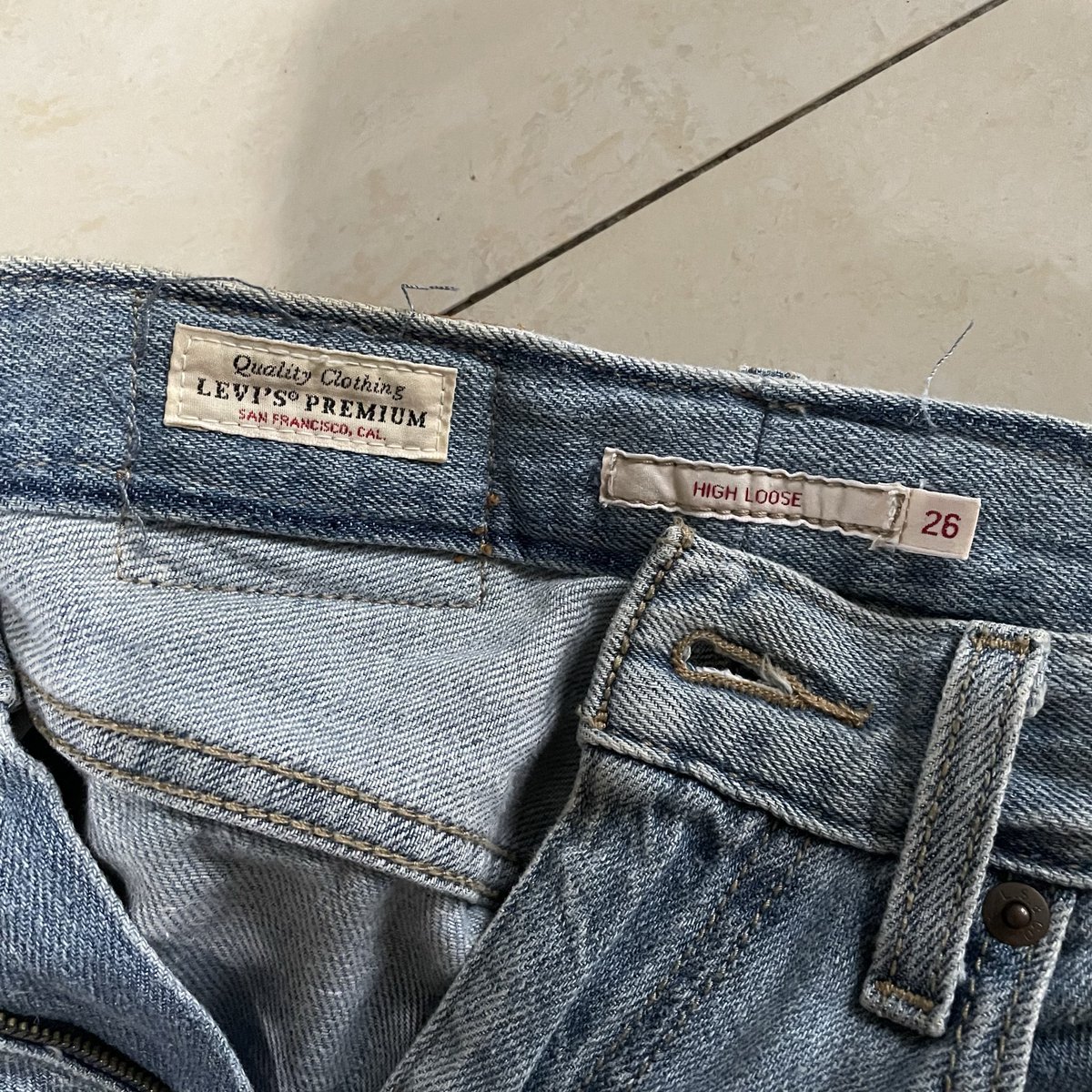 nnembalap's tweet photo. wts preloved jeans #zonauang 50 aja each co di oren https://t.co/b3kTLYCz8J
- hitam highwaist h&amp;m
- denim levis high waist 
Detail di oren https://t.co/9IWKrBxDFB