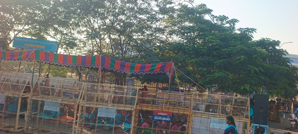 itzproudloser's tweet photo. Tiruppur:
Anganvadi Nutritional food organizers protesting in front of the Collector's office!
#DMKfails #ADMK #DMK #Manifesto #Pollpromise #Anganvadi #Kids #Food https://t.co/sLyprgRFlS