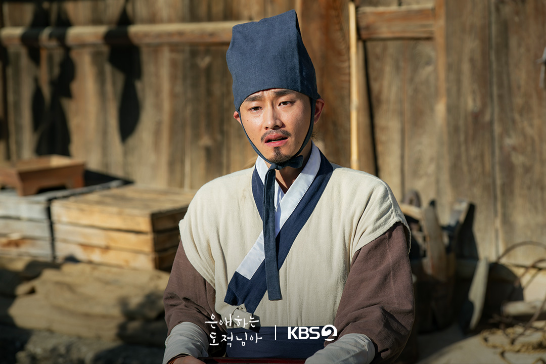 [#은애하는도적님아] [📸]

혜민서를 뒤집어놓으셨다 💨
아슬아슬 이어 가보는 의녀 생활 ߹𖥦߹

KBS 2TV 토일 미니시리즈 [은애하는 도적님아]
매주 토 · 일 밤 9시 20분 방송

#KBS #KBS2 #KBSDRAMA #KDRAMA #은애하는도적님아 #ToMyBelovedThief #남지현 #한소은 #Namjihyun #HANSOEUN