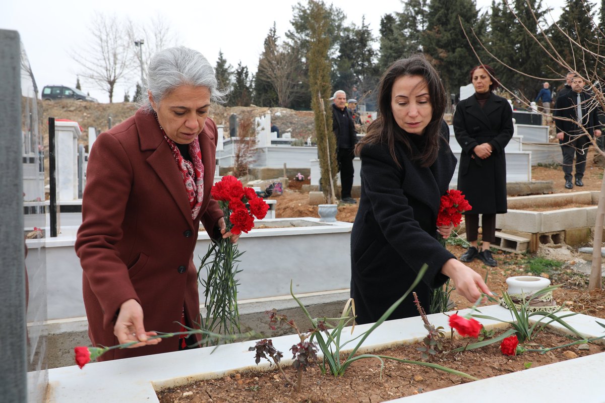 DEMGenelMerkezi's tweet photo. 6 Şubat Depreminin üçüncü yıldönümünde Eş Genel Başkanımız Tülay Hatimoğulları Adıyaman’da, Eş Genel Başkanımız Tuncer Bakırhan Hatay’da düzenlenen anmalara katıldı.

https://t.co/e3NSYDOnvP https://t.co/t6ZnZ9to4R