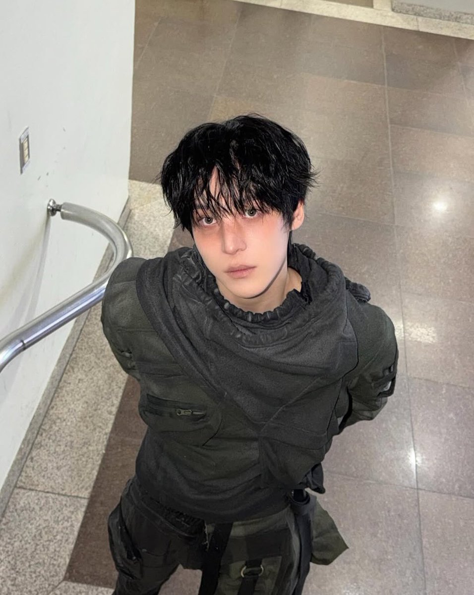 acidteez's tweet image. back at that fucking stairwell…