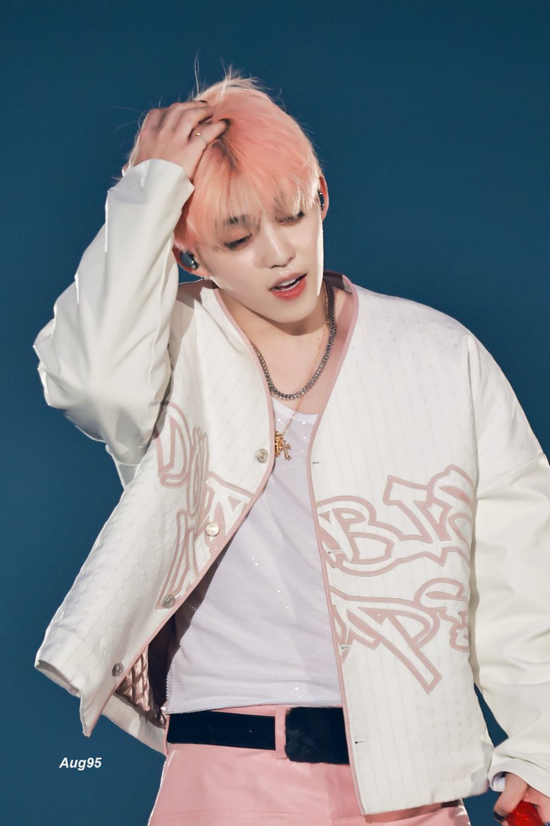 19950808_aug's tweet photo. 260206 CxM [DOUBLE UP] LIVE PARTY in JAPAN

🌸

#세븐틴 #SEVENTEEN #최승철 #승철 #에스쿱스

@pledis_17 https://t.co/pqAsMjdGT1