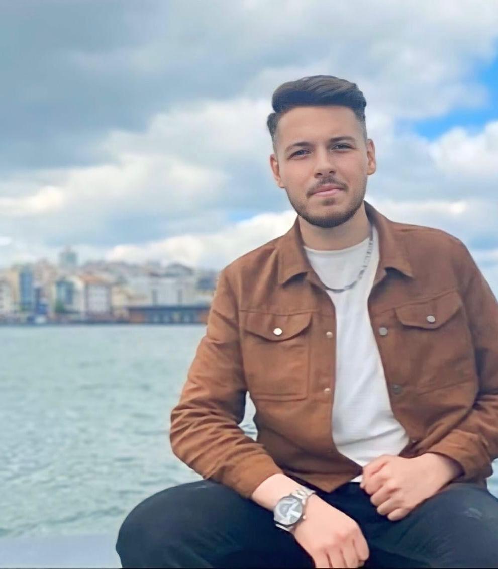 Depremde vefat eden, Tamer Korkmaz Pak kardeşimizi, rahmet ve özlemle anıyoruz her zaman kalbimizde olacaktır.
Unutmadık, Unutmayacağız