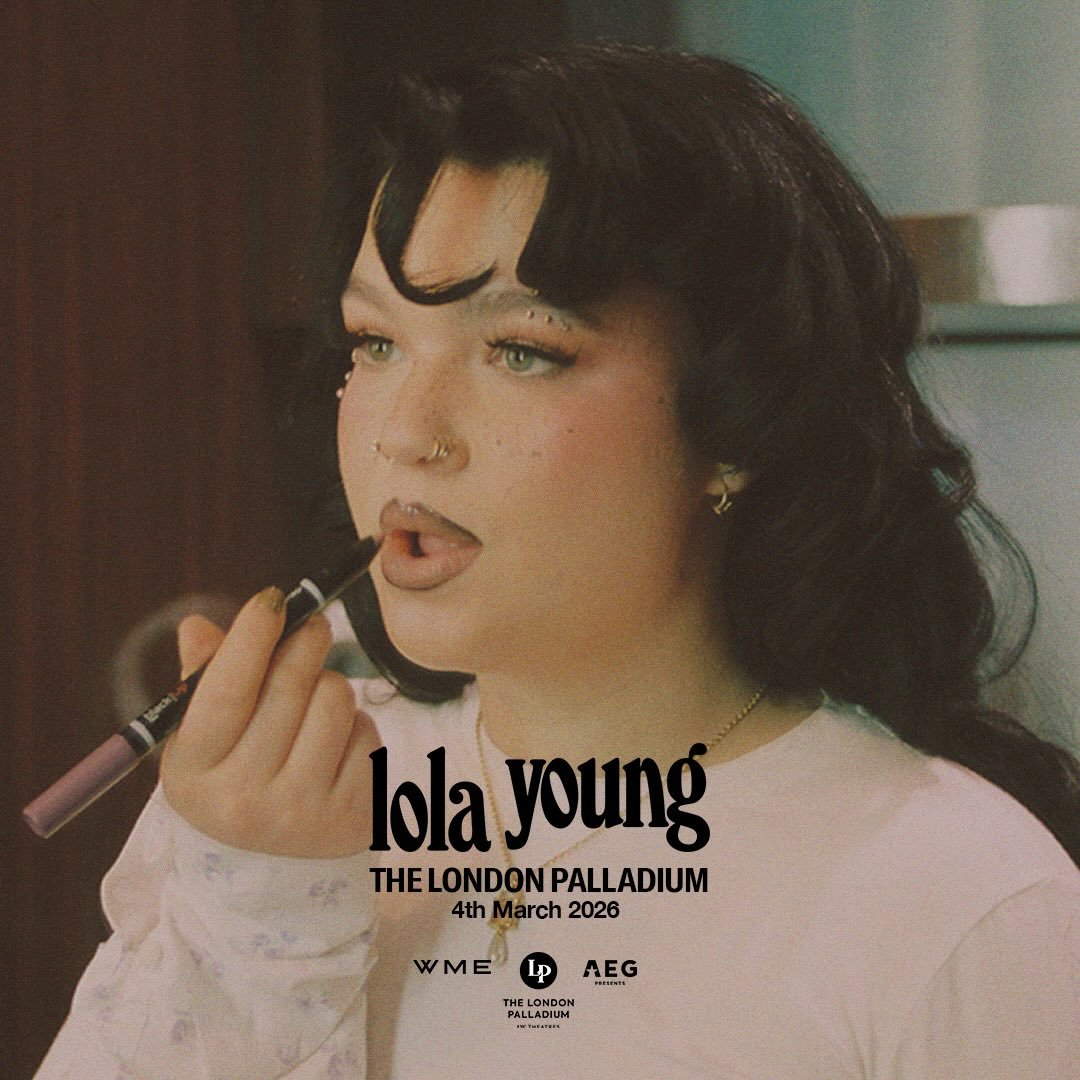 Lola Young anuncia seu primeiro show após pausa na carreira:

"Se apresentar ao vivo é tudo para mim e pedir que vocês, meus fãs, apareçam para me apoiar depois de eu ter cancelado minha turnê é algo que não dou como garantido. Estou planejando um show pequeno e intimista em