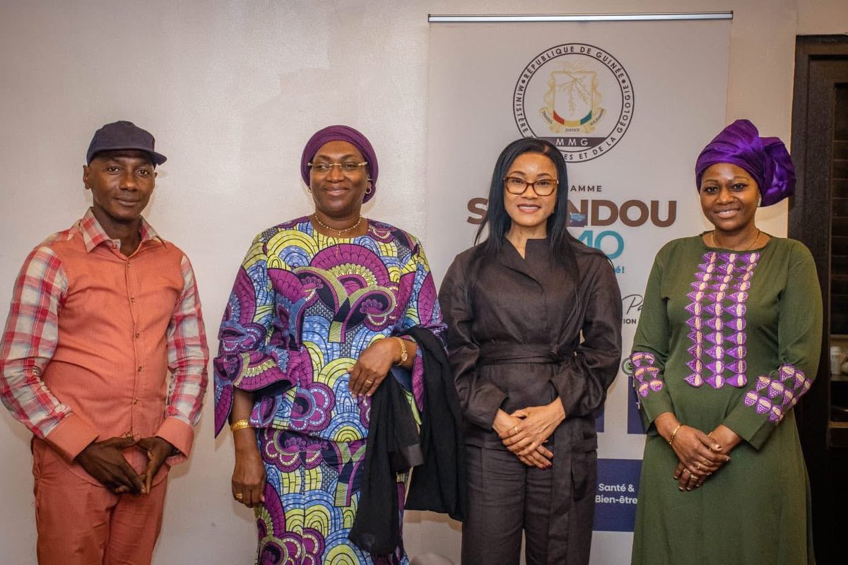 PAROLESDESACTES's tweet photo. Une rencontre qui fait sens.
Échanges riches et inspirants avec nos Dames d’honneur Aminata Bangoura Diallo et Fatou Baldé Yansané, notre chargée de projets Mariama Camara et notre PF.
Ensemble, nous avançons pour un impact durable au service des communautés.
#Leadership https://t.co/5HvQ2c3TJN