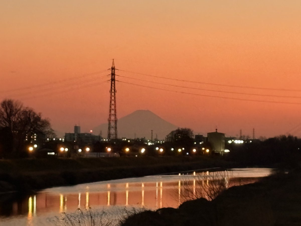 2026.2.6.🌇
今日は定時に帰れたので会社からの帰り道を福拾いさせて頂きました✨
#福拾い 
#ゴミ拾い 
#一日一愛 
夕方の富士山🗻✨