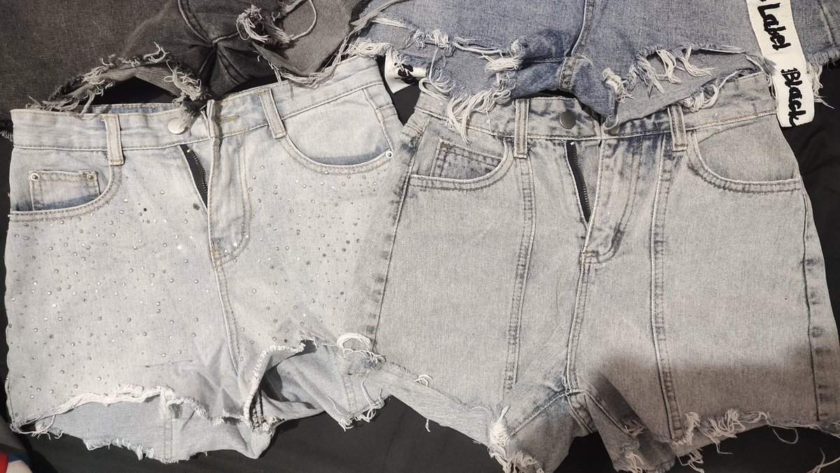 ปล่อยต่อ กางเกงยีนส์ขาสั้น ไซส์ s m เอวไม่เกิน 27 สนใจdmมาสอบถามได้นะคะ #เสื้อผ้ามือสองสภาพดี #เสื้อผ้ามือ2 #กางเกงยีนส์ขาสั้น #ปล่อยต่อเสื้อผ้า #กางเกงขาสั้น #เสื้อผ้า #กางเกง #มือสอง #มือ2