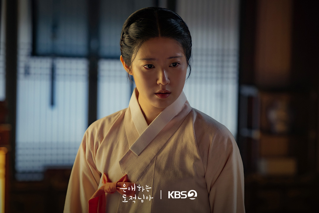 KBS_drama's tweet photo. [#은애하는도적님아] [📸]

다시 마주한 두 사람!
보는 사람까지 긴장시키는 눈빛 ⚡

KBS 2TV 토일 미니시리즈 [은애하는 도적님아]
매주 토 · 일 밤 9시 20분 방송

#KBS #KBS2 #KBSDRAMA #KDRAMA #은애하는도적님아 #ToMyBelovedThief #남지현 #하석진 #Namjihyun #HaSeokjin https://t.co/btMs1GktS8