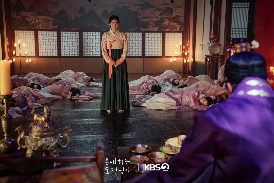 KBS_drama's tweet photo. [#은애하는도적님아] [📸]

다시 마주한 두 사람!
보는 사람까지 긴장시키는 눈빛 ⚡

KBS 2TV 토일 미니시리즈 [은애하는 도적님아]
매주 토 · 일 밤 9시 20분 방송

#KBS #KBS2 #KBSDRAMA #KDRAMA #은애하는도적님아 #ToMyBelovedThief #남지현 #하석진 #Namjihyun #HaSeokjin https://t.co/btMs1GktS8