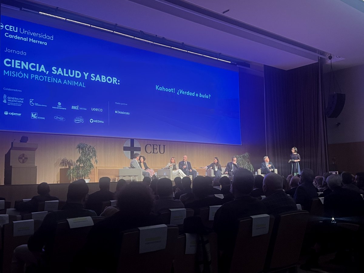 ANICE_ES's tweet image. En la mesa participan representantes de #ANICE, @Asescu , @asoprovac, @ASOC_PORCINO, @cesfac, #SEOC y #AMACO 🔎 desmitificando algunos de los principales bulos sobre nutrición y sector cárnico.