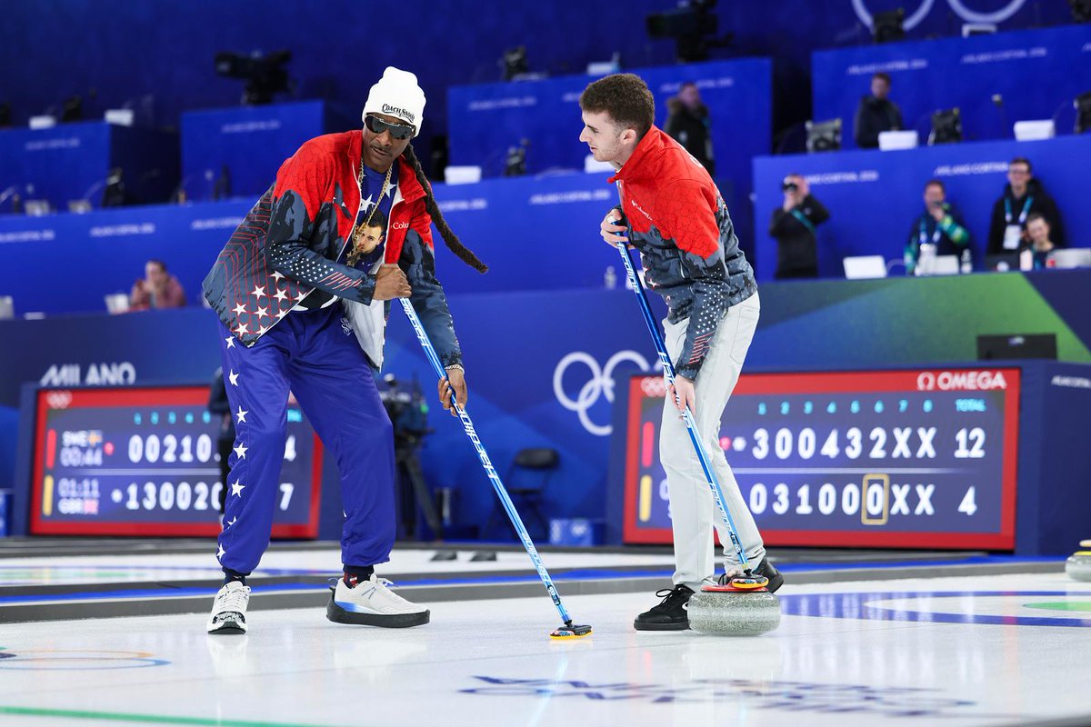 worldcurling's tweet photo. Didn’t have @snoopdogg curling on our 2026 bingo card but we ain’t mad !!! 😎🥌

#curling #milanocortina2026 #snoopdogg #olympics
@Olympics @usacurl https://t.co/DXfMvce8CJ