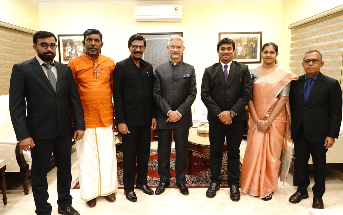 DrSJaishankar's tweet photo. A warm interaction with Janatha Vimukthi Peramuna General Secretary Mr. Tilvin Silva and his delegation from Sri Lanka. 

Discussed further strengthening our deep bonds. Spoke about growth opportunities and social welfare initiatives.

India has stood by Sri Lanka during the economic crisis and recently, in the aftermath of Cyclone Ditwah. 

India will always remain a true and trusted partner for Sri Lanka. 

#NeighboorhoodFirst #VisionMAHASAGAR 

🇮🇳 🇱🇰