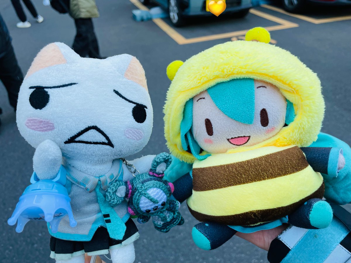 今日もTLが雪ミクいっぱい！
雪ミク行きたかったから
トロのローミク思い出4 ニャ(ฅ'ω'ฅ)

TLでずっとお見かけしてて
気になってた はちミクさん🐝
祭壇で会えたのニャ〜

ミクぺぱちゃんにご挨拶し損ねたのが
残念だったけど嬉しかったニャ！
ありがとニャ〜(=´∀｀)人(´∀｀=)