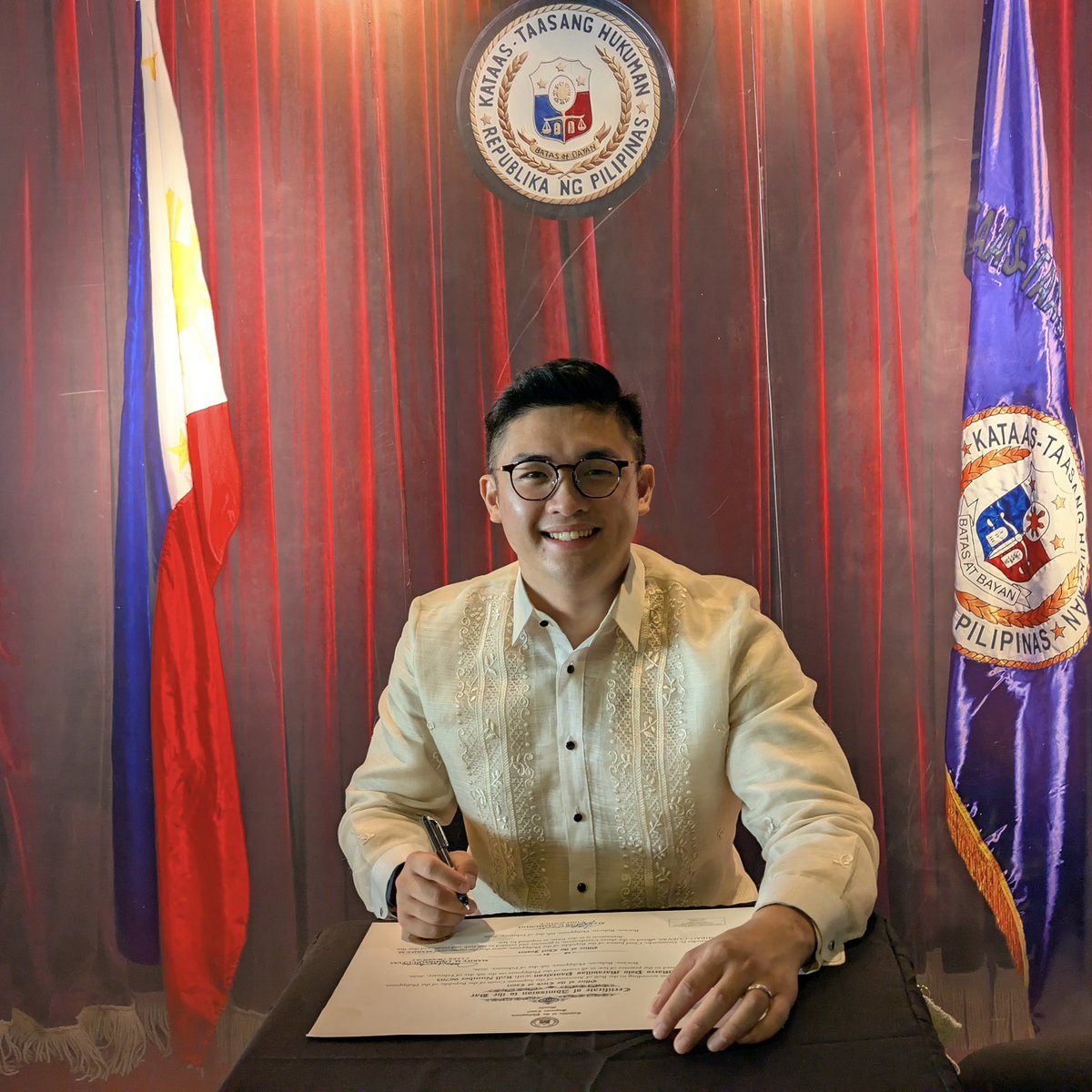 marcopolo_pants's tweet photo. Surreal feeling.

#AJustBar
#AMYingForExcellence 
#OathTaking https://t.co/SZSuyeRwYy