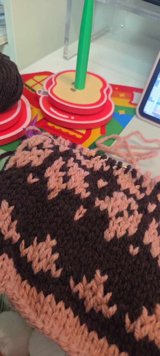 코위찬 뜨고 남은 실로 미니 가방 뜨는 중인데 배색 실 부족해서 사려고햇는데... 
하필 오늘부터 세일이라 적립금이랑 할인쿠폰 불가... ㅜㅜ 내 적립금... 할인해봣자 5퍼라 세일끝나면 사는데 훨쌈 ... 근데 설 지나야해...