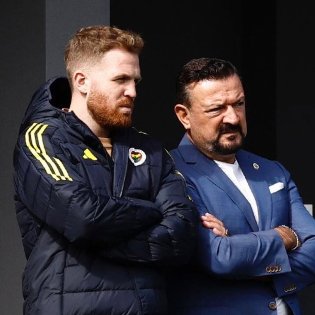 gungorburak's tweet image. Fenerbahçe, transfer sezonuna "önceliğimiz forvet" planıyla başladı. Geldiğimiz noktada elindeki forvetlerden çıkıp, transferi forvet almadan kapattı. Tarihinde, kulübün "0 forvet" ile geçirdiği bir sezon var mıdır? Transfer komitesi derhal istifa! #ErtanDevinElEleİstifa