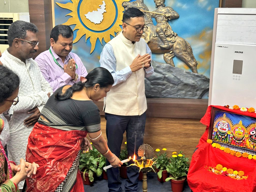 dswoangul's tweet photo. Today District level Training Programme on Witch Hunting was conducted under Chairmanship of Additional District Magistrate at Collectorate Conference Hall, Angul. This program was organised by DSWO, Angul &amp; DHEW staff and attended by Sarpanch, SWO, PO-Cum-PO, PO  1/2 https://t.co/cad71IH6qr