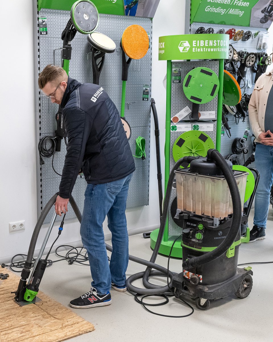 EIBENSTOCK_PT's tweet image. Dealer trainings are on the agenda again this year—alongside many other sessions 🎓💡
A hands-on way to deepen knowledge around power tools.

#Elektrowerkzeuge #Powertools #Fachhandel #Dealers #werkzeughändler #werkzeug #werkzeugefürprofis #werkzeugliebe #baustoffhandel