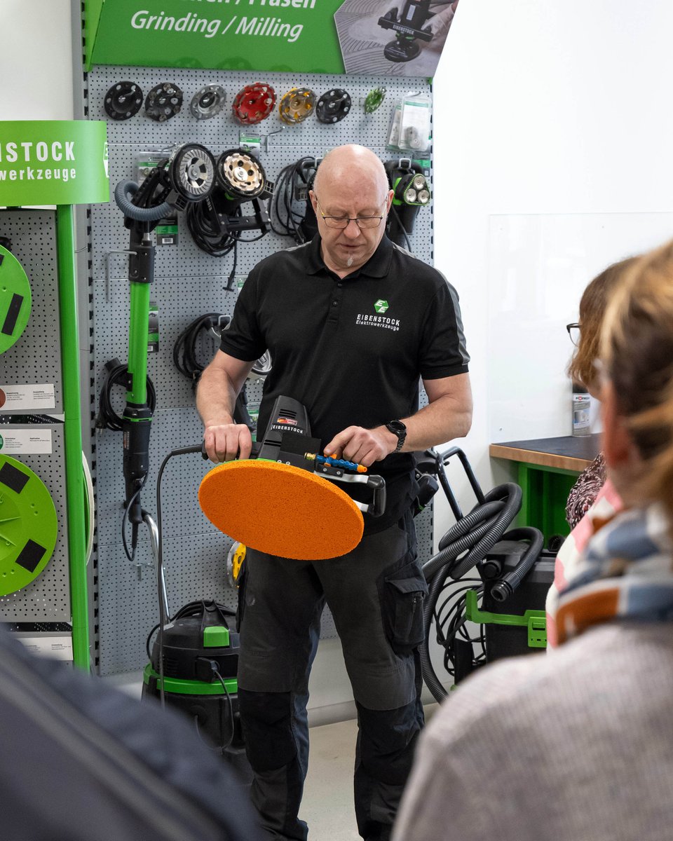 EIBENSTOCK_PT's tweet image. Dealer trainings are on the agenda again this year—alongside many other sessions 🎓💡
A hands-on way to deepen knowledge around power tools.

#Elektrowerkzeuge #Powertools #Fachhandel #Dealers #werkzeughändler #werkzeug #werkzeugefürprofis #werkzeugliebe #baustoffhandel