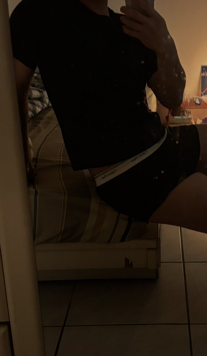 leafho_'s tweet image. 身材不好的人只能靠衣服遮肉🥲