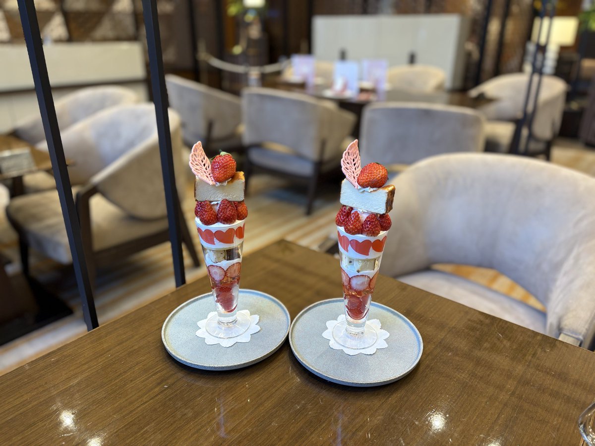 ____riii4's tweet photo. 最近食べたいちごパフェ(՞っ ̫ _՞)🍓
📍セレスティン東京 2500円
📍メトロポリタン池袋 2200円
📍ストリングスホテル東京インターコンチネンタル 4800円
📍タカノフルーツパーラー 2420円

 #東京パフェ #ホビ垢さんと繋がりたい https://t.co/L7h71fPzfQ