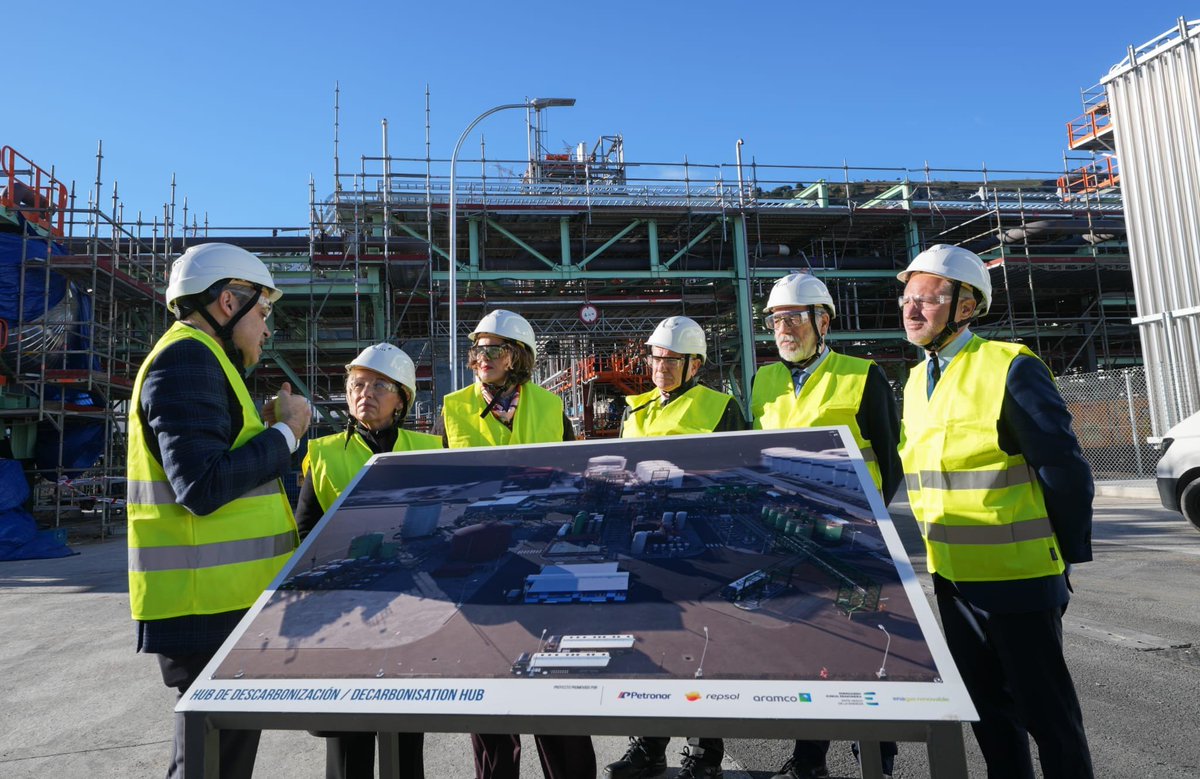 HELLENICSHIP's tweet image. The Petronor e-fuels plant in the #Port of Bilbao, set to come into operation in 2027 #decarbonisation #shippingindustry 
hellenicshippingnews.com/the-petronor-e…