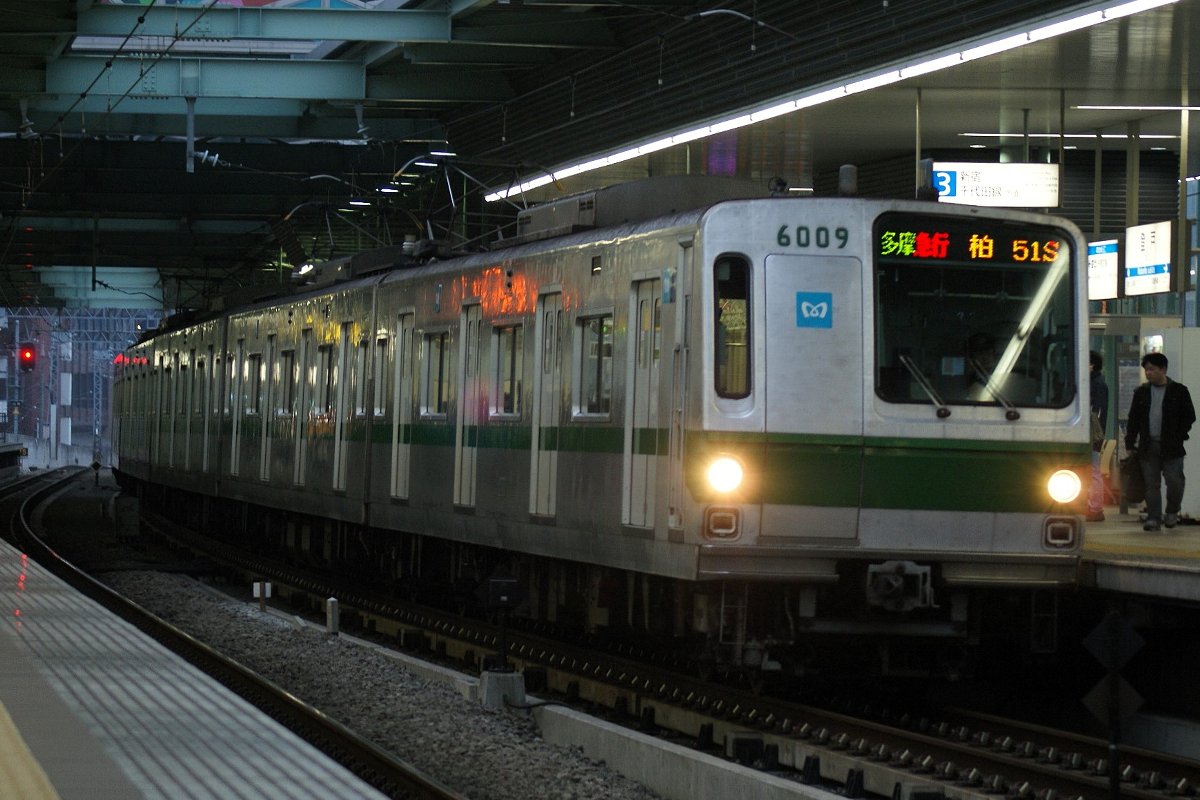 15年前の2011年2月6日に撮影した東京メトロ6000系
この日撮影出来たのは3編成だけでしたが、3編成だけでもバリエーション豊富で面白い形式ってのがわかりますね